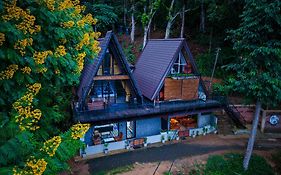 White Moon Cabin & Cottage